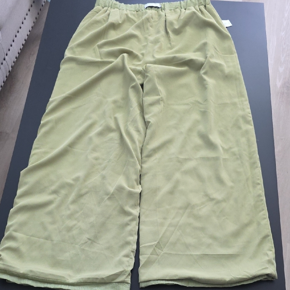 Hanan Textured Button Down Top & Wide Leg Pants - Cypress Green - Picture 6 of 10